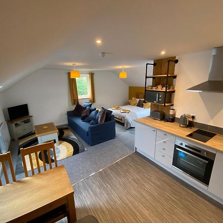 Modern Studio Apartment Set Beneath The Black Mountains A Stones Throw From The Offas Dyke Path Clodock Exteriér fotografie